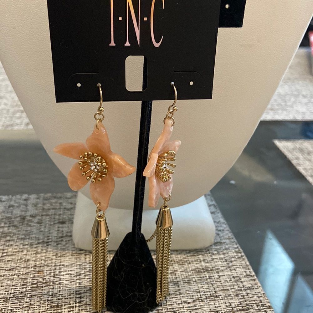I.N.C Flower resin rhinestone gold color and light pink earrings NWT